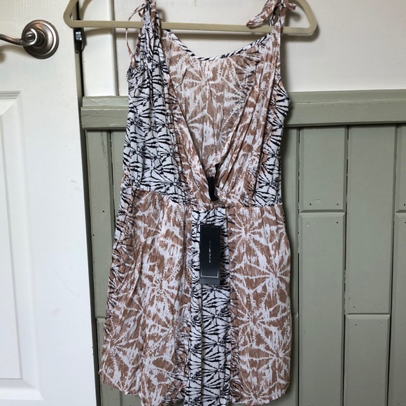 NEVER WORN Bcbgmaxazria Romper - Picture 3 of 5